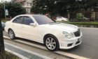 Mercedes-Benz E class E500 2004 - Cần bán lại xe Mercedes-Benz E Class đời 2004, màu trắng, giá 385 triệu nhập khẩu