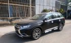 Mitsubishi Outlander 2.0 CVT 2018 - Cần bán Mitsubishi Outlander 2.0 CVT năm 2018, màu đen có bán trả góp liên hệ 0906.884.030