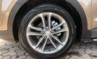 Hyundai Santa Fe   2.4AT 4WD    2018 - Bán Hyundai Santa Fe màu nâu, máy xăng, hai cầu bản đủ 2018