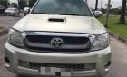 Toyota Hilux 2011 - Bán xe Toyota Hilux sản xuất 2011, màu bạc số sàn