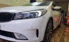 Kia Cerato 1.6AT 2017 - Cần bán lại xe Kia Cerato 1.6AT đời 2017, màu trắng số tự động