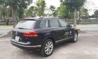 Volkswagen Touareg 2016 - Cần bán Volkswagen Touareg năm 2016, màu đen, nhập khẩu nguyên chiếc, xe demo cty, đăng ký T4/2017