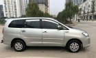 Toyota Innova G 2010 - Vợ chồng chị Thu cần bán Innova G 2010 màu bạc