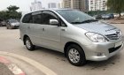 Toyota Innova G 2010 - Vợ chồng chị Thu cần bán Innova G 2010 màu bạc