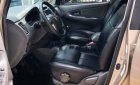 Toyota Innova E 2013 - Bán Toyota Innova E đời 2013, màu vàng cát