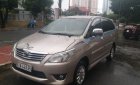 Toyota Innova E 2012 - Cần bán Toyota Innova E đời 2012, màu vàng cát, số sàn