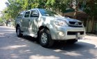 Toyota Hilux 3.0G 4x4 MT 2010 - Bán xe Hilux màu bạc, sx năm 2010, số sàn, hai cầu, máy dầu