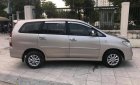 Toyota Innova E 2014 - Cần bán xe Toyota Innova 2014 số sàn, màu vàng cát