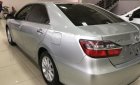 Toyota Camry 2.0E 2016 - Cần bán lại xe Toyota Camry 2.0E sản xuất năm 2016, màu bạc