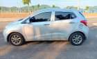 Hyundai Grand i10 2015 - Cần bán gấp Hyundai Grand i10 đời 2015, màu bạc, xe nhập xe gia đình