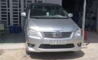 Toyota Innova 2.0 2012 - Bán Toyota Innova 2.0 sản xuất 2012, màu bạc xe gia đình