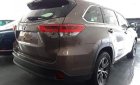 Toyota Highlander LE 2.7 2017 - Bán chiếc xe Toyota Highlander 2.7 LE tháng 2- 2017 màu cà phê cực đẹp