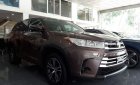 Toyota Highlander LE 2.7 2017 - Bán chiếc xe Toyota Highlander 2.7 LE tháng 2- 2017 màu cà phê cực đẹp