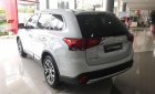 Mitsubishi Outlander 2.4 CVT Premium 2018 - Bán Outlander bản 2.4, 2 cầu số tự động màu trắng, giao ngay