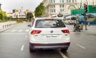 Volkswagen Tiguan   2017 - Bán ô tô Volkswagen Tiguan All Space sản xuất năm 2017, màu trắng, nhập khẩu, có xe giao ngay, khuyễn mãi khủng tháng 11