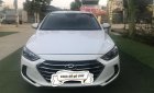 Hyundai Elantra 2017 - Gia đình cần bán Elentra 2017 đk 2018, số sàn, màu trắng đẹp long lanh gà chanh