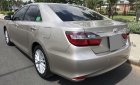 Toyota Camry 2.0E 2018 - Bán gấp Camry tự động 2.0E đk 4/2018 màu ghi bạc xe như mới