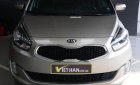 Kia Rondo 1.7MT 2015 - Bán xe Kia Rondo 1.7MT 2015, màu vàng, giá chỉ 548 triệu