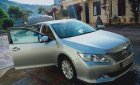 Toyota Camry  2.0E   2013 - Bán ô tô Toyota Camry 2.0E đời 2013, màu bạc, nhập khẩu nguyên chiếc chính chủ