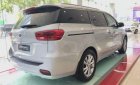 Kia Sedona Platinum D  2018 - Bán ô tô Kia Sedona năm sản xuất 2018, màu bạc