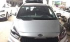 Kia Rondo   2.0MT 2017 - Bán Kia Rondo 2.0MT đời 2017, màu bạc số sàn