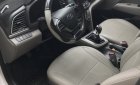 Hyundai Elantra GLS 1.6MT 2017 - Bán Hyundai Elantra GLS 1.6MT màu trắng, số sàn, sản xuất 2017, biển Sài Gòn, đi 28000km