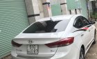 Hyundai Elantra GLS 1.6MT 2017 - Bán Hyundai Elantra GLS 1.6MT màu trắng, số sàn, sản xuất 2017, biển Sài Gòn, đi 28000km