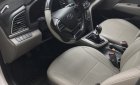 Hyundai Elantra 1.6MT  2017 - Bán Elantra 1.6MT 2017, màu trắng, đúng chất, giá TL, hỗ trợ góp