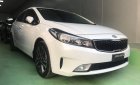 Kia Cerato 1.6 AT 2017 - Cần bán Kia Cerato 1.6 AT năm sản xuất 2017, màu trắng, giá tốt