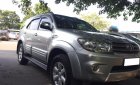 Toyota Fortuner 2010 - Gia đình cần bán Fortuner 2010, số tự động, máy xăng màu bạc