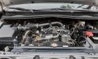 Toyota Innova E MT 2017 - Cần bán lại xe Toyota Innova năm 2017 màu bạc, giá 699 triệu