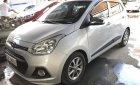 Hyundai Grand i10 1.2AT HB 2015 - Bán Hyundai Grand i10 1.2AT HB màu bạc, số tự động, nhập Ấn Độ 2015, xe đẹp 90%