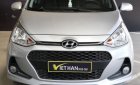 Hyundai Grand i10 1.2AT 2017 - Cần bán Hyundai Grand i10 1.2AT sản xuất năm 2017, màu bạc, giá tốt