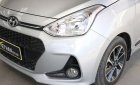 Hyundai Grand i10 1.2AT 2017 - Cần bán Hyundai Grand i10 1.2AT sản xuất năm 2017, màu bạc, giá tốt