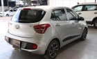 Hyundai Grand i10 1.2AT 2017 - Cần bán Hyundai Grand i10 1.2AT sản xuất năm 2017, màu bạc, giá tốt