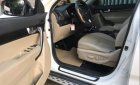 Kia Sorento 2.4 2016 - Cần bán Kia Sorento 2.4 năm sản xuất 2016, màu trắng