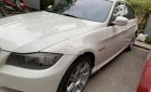 BMW 3 Series 320i 2011 - Bán BMW 3 Series 320i sản xuất 2011, màu trắng, xe nhập, giá tốt