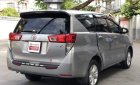 Toyota Innova  2.0E   2017 - Cần bán lại xe Toyota Innova 2.0E đời 2017, màu bạc, số sàn