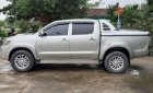 Toyota Hilux   2013 - Cần bán gấp Toyota Hilux đời 2013, màu bạc