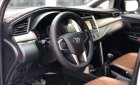 Toyota Innova  2.0E   2017 - Cần bán lại xe Toyota Innova 2.0E đời 2017, màu bạc, số sàn