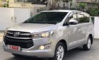 Toyota Innova  2.0E   2017 - Cần bán lại xe Toyota Innova 2.0E đời 2017, màu bạc, số sàn