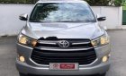 Toyota Innova  2.0E   2017 - Cần bán lại xe Toyota Innova 2.0E đời 2017, màu bạc, số sàn