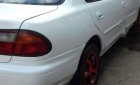 Mazda 323 2000 - Bán xe Mazda 323 sản xuất năm 2000, màu trắng 