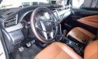 Toyota Innova 2.0E 2017 - Bán xe Toyota Innova 2.0E 2017, màu xám mới chạy 20.000km