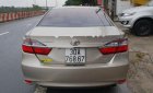 Toyota Camry 2.0E 2016 - Bán xe Camry 2.0E sản xuất năm 2016, số tự động, máy xăng, màu vàng cát, nội thất màu kem, đã đi 45000 km