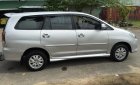 Toyota Innova G 2012 - Cần bán Toyota Innova G sản xuất 2012, màu bạc, xe gia đình, giá 495tr