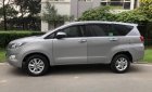 Toyota Innova  E 2018 - Bán xe Toyota Innova E đời 2018, màu xám số sàn, giá tốt