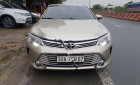 Toyota Camry 2.0E 2016 - Bán xe Camry 2.0E sản xuất năm 2016, số tự động, máy xăng, màu vàng cát, nội thất màu kem, đã đi 45000 km