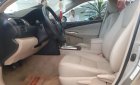 Toyota Camry 2.0E 2014 - Cần bán lại xe Toyota Camry 2.0E 2014, màu bạc số tự động