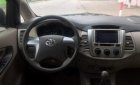 Toyota Innova  E 2014 - Cần bán Toyota Innova đời 2014, màu bạc xe gia đình